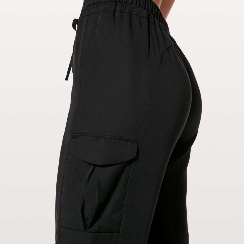 Lululemon Athletica Black Ankle Cargo Pants - Picture 2 of 5